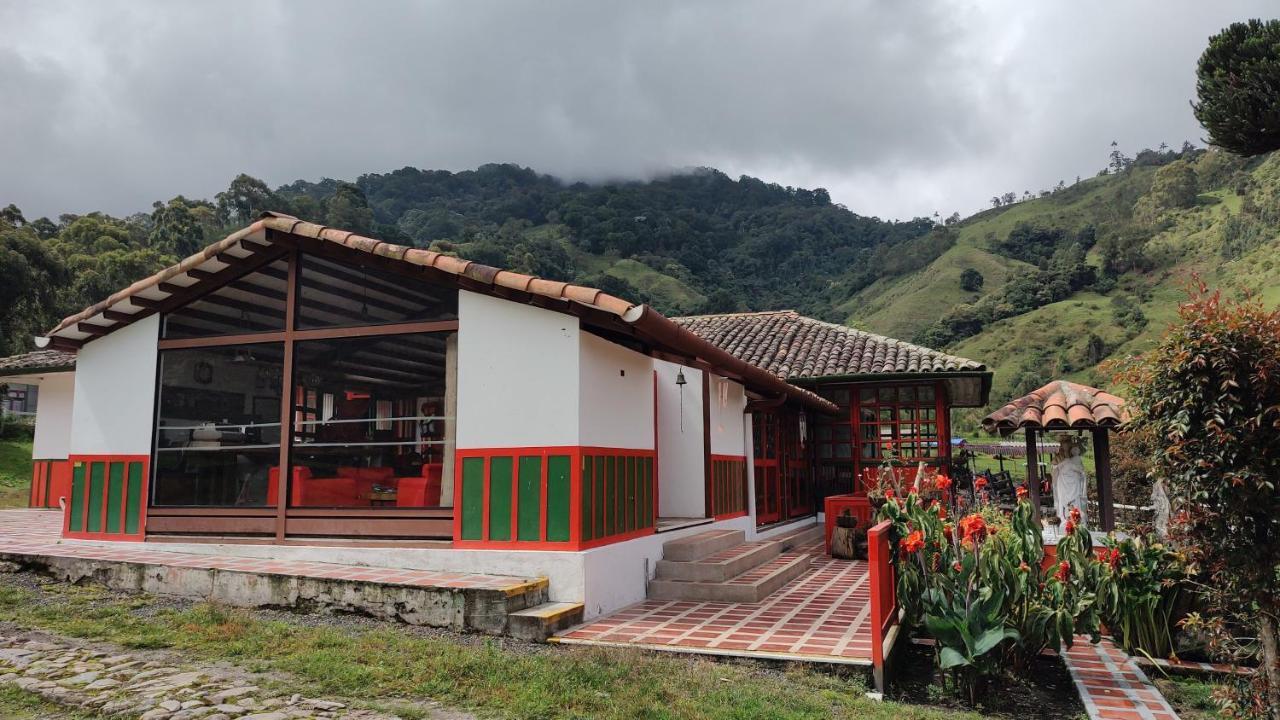 Ecohotel Pinohermoso Reserva Natural サレント エクステリア 写真